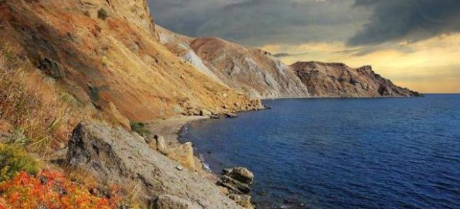Мертвая бухта в коктебеле, крым: как добраться, фото, описание