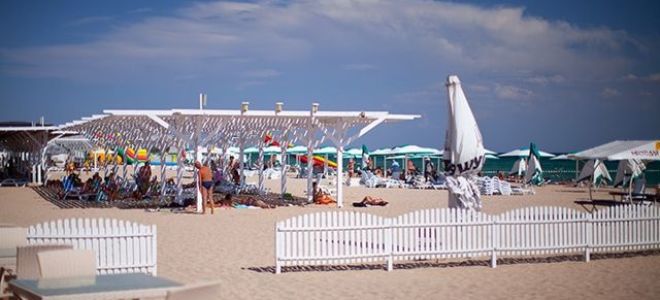 Пляж золотые пески в евпатории, крым: отзывы, фото, адрес, цены