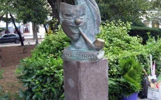 Памятник портфелю жванецкого в ялте: фото, где находится, описание