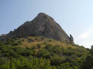 Гора Лягушка (Бакаташ) в Судаке, Крым: как добраться, фото, на карте