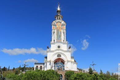 Храм-маяк Святителя Николая Чудотворца в Малореченском (Крым): фото, как добраться, описание