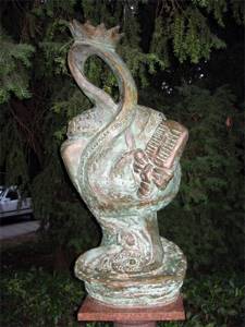 Памятник Портфелю Жванецкого в Ялте: фото, где находится, описание