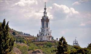 Храм-маяк Святителя Николая Чудотворца в Малореченском (Крым): фото, как добраться, описание