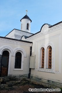 Крестовоздвиженская церковь (храм) в Ливадии, Крым: фото и описание