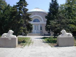 Евпаторийский краеведческий музей в Евпатории: фото, адрес, экспозиции