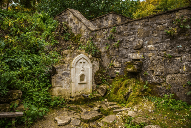 Армянский мужской монастырь Сурб-Хач в Старом Крыму: фото, как добраться, описание