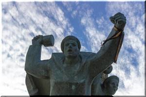 Памятник морякам-десантникам в Евпатории: фото, история, описание