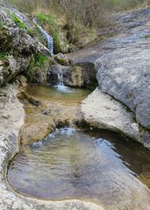 Водопад Мердвен-Тобе и грот Коба-Чаир в Крыму: на карте, как добраться, описание, фото