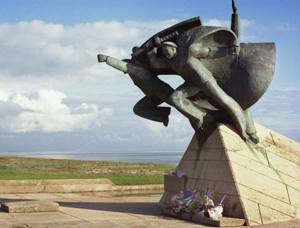 Памятник морякам-десантникам в Евпатории: фото, история, описание