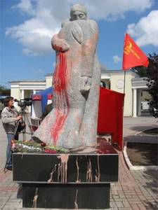 Монумент Выстрел в спину в Симферополе: фото, адрес, описание, история