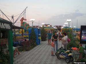 Комсомольский парк в Феодосии: фото, история, описание, аттракционы