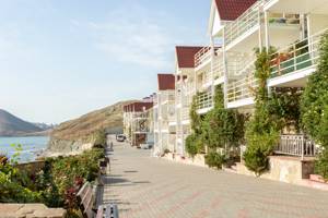 Гостевые дома и эллинги Орджоникидзе (Крым) у моря: отзывы, цены, фото